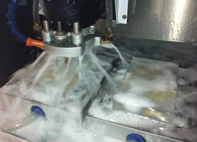 (圖:切削液起泡)