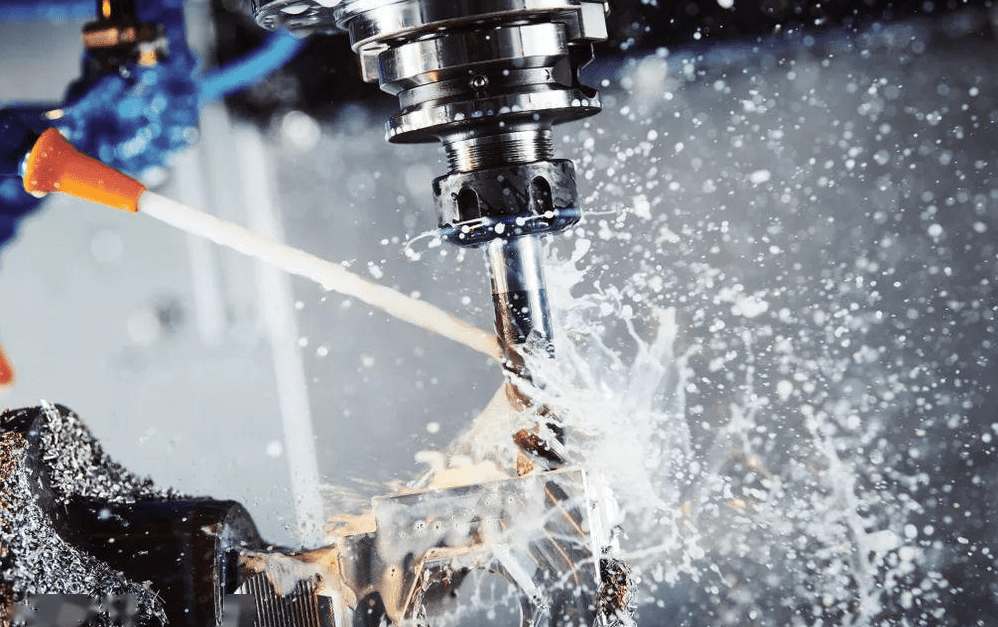 (圖:金屬切割清洗起泡場景)